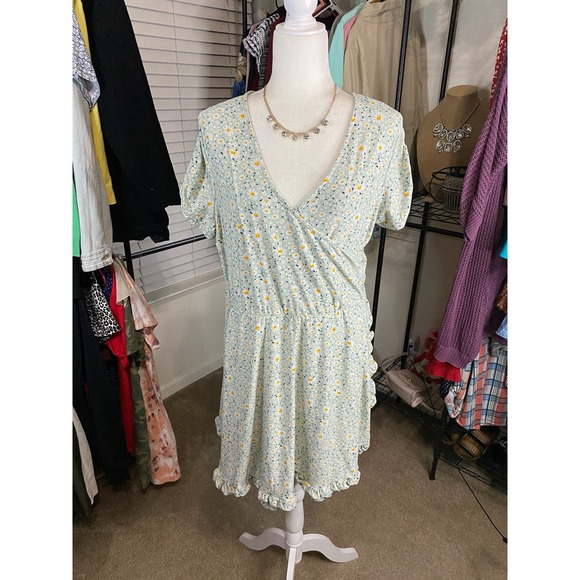 No Boundaries Dresses & Skirts - No Boundaries size xxl women seafoam floral wrap mini dress 0713